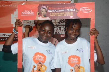 L’association Ekina sensibilise des jeunes filles aux violences basées sur le genre et au harcèlement en ligne
