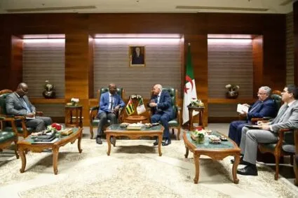 Robert Dussey approfondit le dialogue politique avec l’Algérie